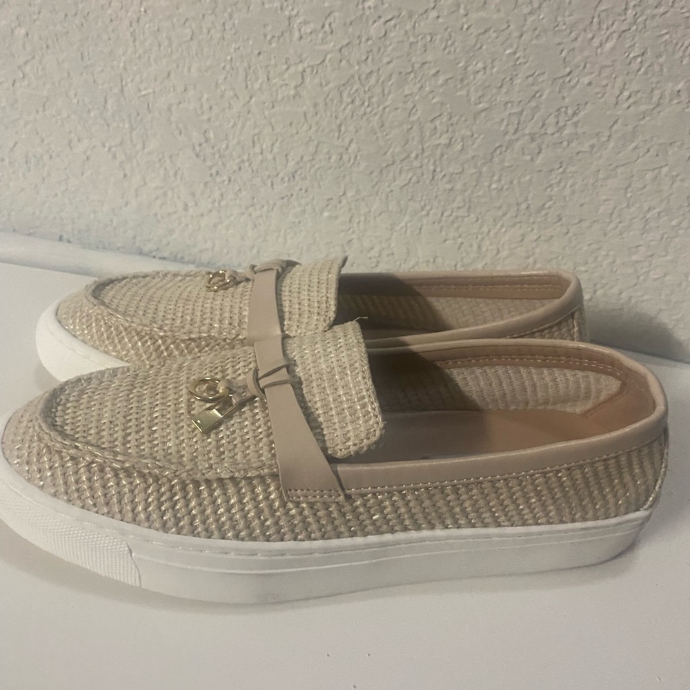 Steven New York Kiana tan 1” platform loafer with woven design size 7